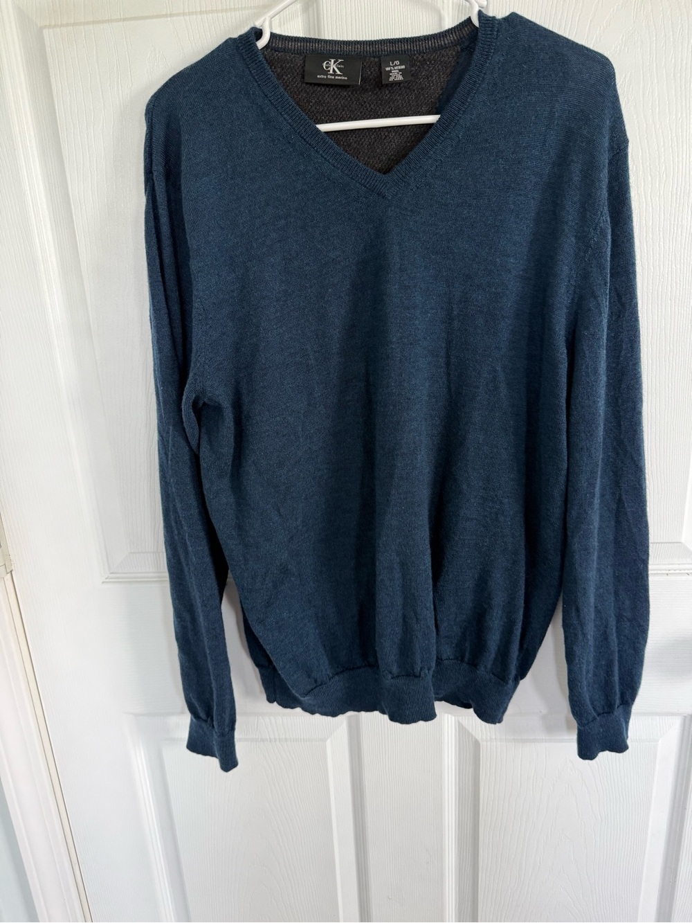 Calvin Klein Men’s L 100% Merino Wool V Neck Sweater Blue Extra Fine Preppy